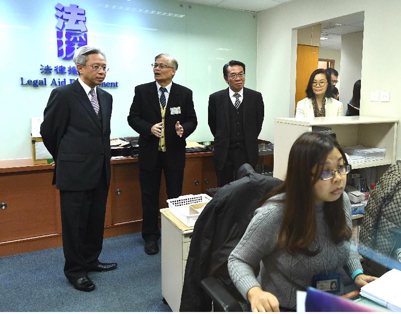 The Secretary for the Civil Service, Mr Joshua Law, visited the Legal Aid Department today (December 5). Photo shows Mr Law (first left) learning more about front-line colleagues’ work in handling enquiries on matters related to the procedures for applying for legal aid. Also present is the Director of Legal Aid, Mr Thomas Kwong (third left).