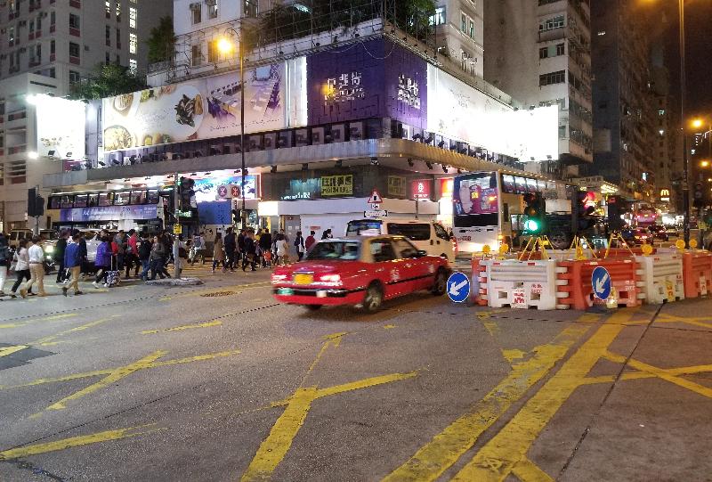 The Transport Department today (December 6) said that after continual repairs during the past week, a cumulative total of 680 sets of traffic lights have resumed normal operation. Photo shows temporary traffic lights placed at the junction of Nathan Road/Waterloo Road with traffic control measures to direct traffic and enhance road safety.