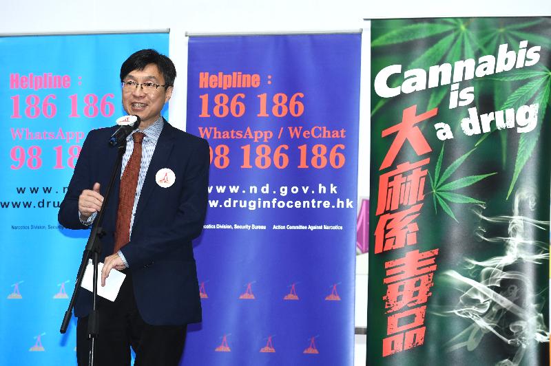 The Chairman of the Action Committee Against Narcotics, Dr Ben Cheung, at an anti-drug publicity event at the 54th Hong Kong Brands and Products Expo in Victoria Park today (December 13), explains the harms caused by cannabis abuse to the public. 
