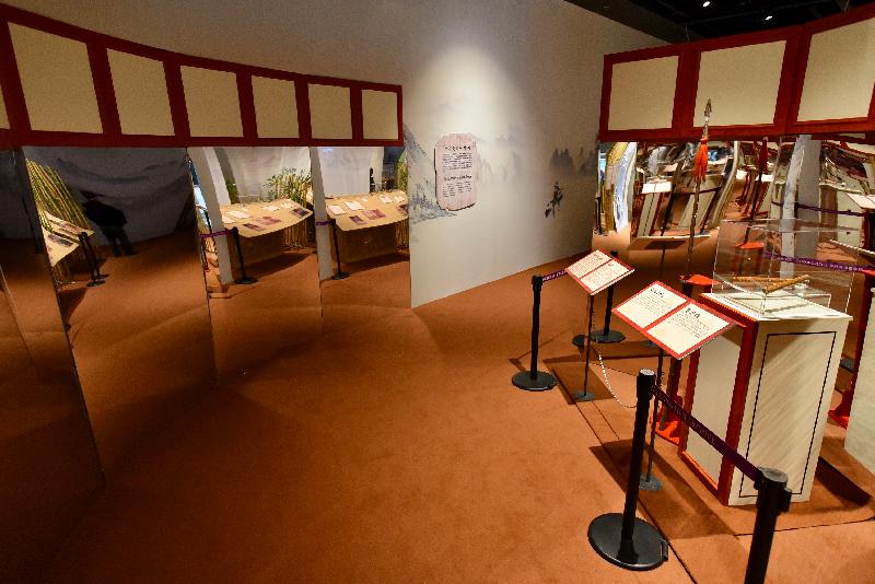The exhibition "Multifarious Arrays of Weaponry in Hong Kong Cinema", organised by the Hong Kong Film Archive (HKFA) of the Leisure and Cultural Services Department, is being held from today (December 13) to March 8, 2020, at the Exhibition Hall of the HKFA. A reconstructed set from "Enter the Dragon" (1973), where the final duel between Bruce Lee and Sek Kin takes place, has been set up at the venue, with the nunchaku and tasselled spear used by the duo for training on display. 