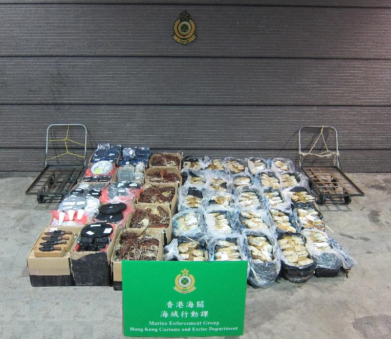 Hong Kong Customs yesterday (December 12) detected a suspected smuggling case by motorised sampan in Lau Fau Shan and seized a batch of suspected smuggled goods including computer RAMs, electronic parts, seafood and military knives with an estimated market value of about $4 million.