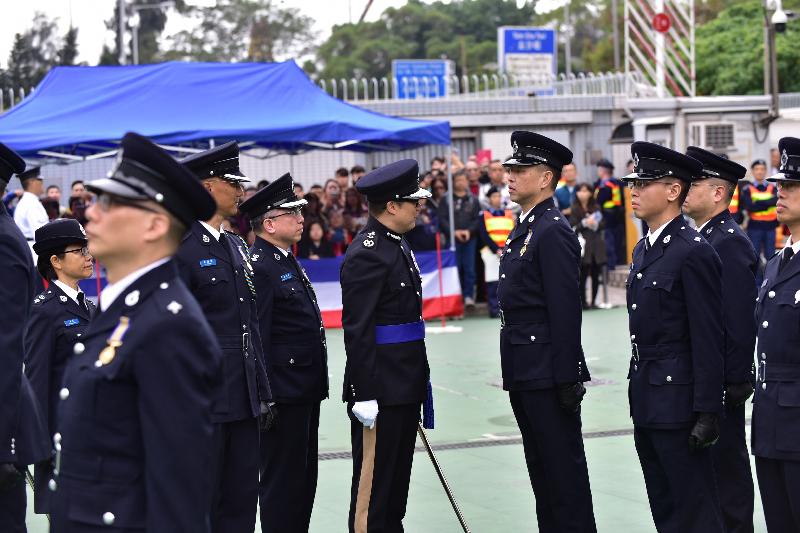 The Civil Aid Service held the 80th Recruits Passing-out Parade at its headquarters today (December 15). Photo shows the Commissioner of Police, Mr Tang Ping-keung, inspecting the parade.