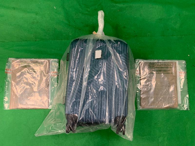 Hong Kong Customs yesterday (December 14) seized about 2 kilograms of suspected cocaine with an estimated market value of about $2.5 million at Hong Kong International Airport.