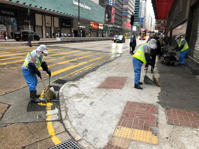 Picture shows cleansing workers of Food and Environmental Hygiene Department contractors clean up the streets in Mong Kok this morning (December 16) after the large-scale public event there.