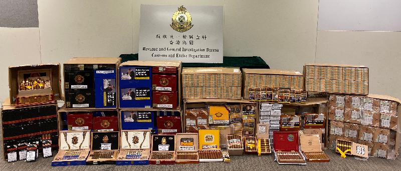 Hong Kong Customs has further stepped up enforcement to combat cross-boundary smuggling of illicit cigarette activities before the Christmas holiday. A total of about 10 400 suspected duty-not-paid cigars with an estimated market value of about $900,000 and a duty potential of about $160,000 were seized at Lok Ma Chau Control Point between December 12 and 14.