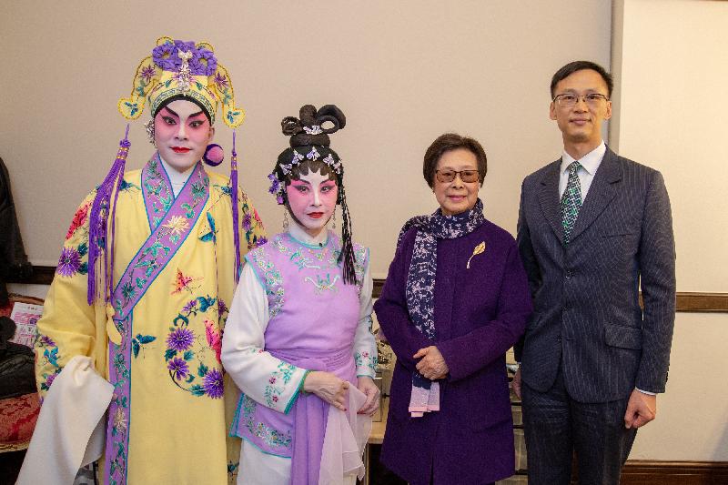 Photo shows the Director of the Hong Kong Economic and Trade Office, San Francisco, Mr Ivanhoe Chang (right); Mr Liang Xiao Ming from Hong Kong (left); Ms Josephine Ma from San Francisco (second left); and the Artistic Director of the performances, Ms Law Yim Hing (second right), before Cantonese opera performance in San Francisco on December 13 (San Francisco time).