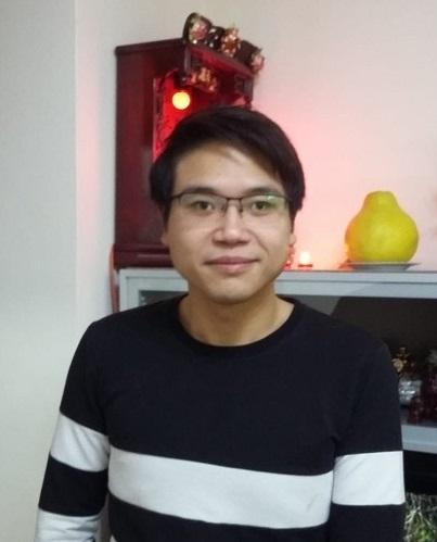 Lee Yan-pok, aged 32, is about 1.75 metres tall, 70 kilograms in weight and of medium build. He has a square face with yellow complexion and short black hair. He was last seen wearing a black jacket, black trousers, red sport shoes and a pair of glasses with black frame.