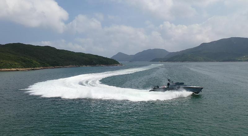 香港海关购置四艘新高速截击艇，取代旧有四艘同类型船只，加强海上截击能力。新购置的高速截击艇操控灵活，大大增强海关打击海上走私活动的机动性和灵活性。
