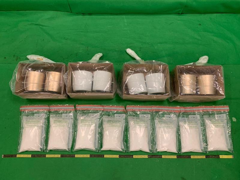 香港海关昨日（十二月二十五日）在香港国际机场检获约六公斤怀疑氯胺酮，估计市值约四百一十万元。