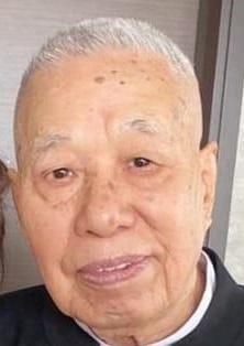 Lee Man-kuen, aged 91, is about 1.65 metres tall, 65 kilograms in weight and of medium build. He has a long face with yellow complexion and short straight white hair. He was last seen wearing a black jacket, black trousers, black shoes and carrying a black umbrella.