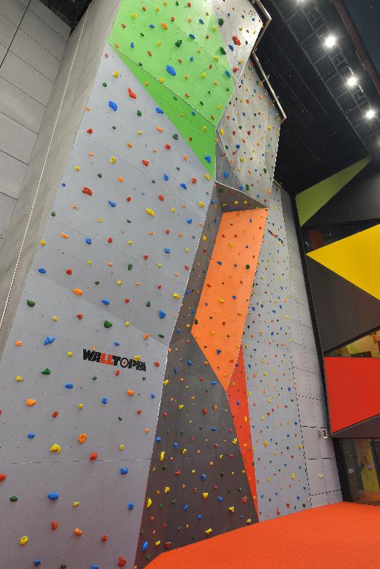 The outdoor sport climbing wall on the second floor of Siu Lun Sports Centre will be opened for public use on December 31, providing a wide range of leisure and sports facilities to the public.