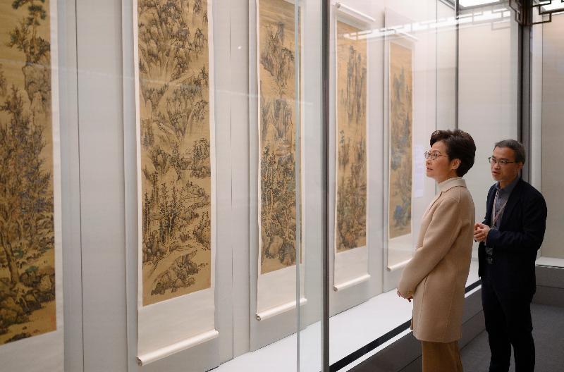 The Chief Executive, Mrs Carrie Lam, today (December 27) visited the Hong Kong Museum of Art (HKMoA) in Tsim Sha Tsui, which had undergone a facelift and was reopened to the public at the end of last month. Mrs Lam reviewed the architectural features and new facilities. Photo shows Mrs Lam (left) receiving a briefing from Curator (Chih Lo Lou) of the HKMoA, Mr Sunny Tang (right), on the exhibits of the museum.