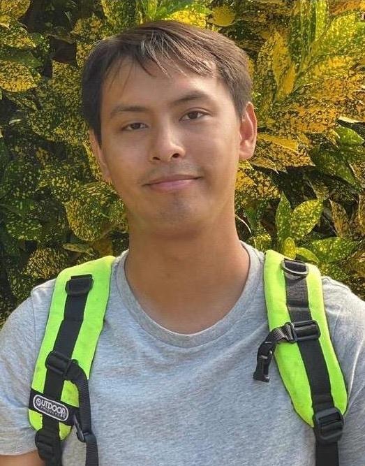 Pang Chung-hang is about 1.75 metres tall, 60 kilograms in weight and of medium build. He has a round face with yellow complexion and short black hair. He was last seen wearing a brown-yellow jacket, grey trousers and white shoes.