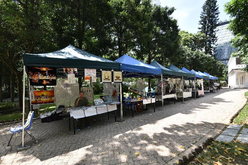 The Leisure and Cultural Services Department invites members of the public to visit the new phase of the Arts Corner in Hong Kong Park on Saturdays, Sundays and public holidays from January 1 to December 31 next year with the aim of enhancing public interest in the arts.