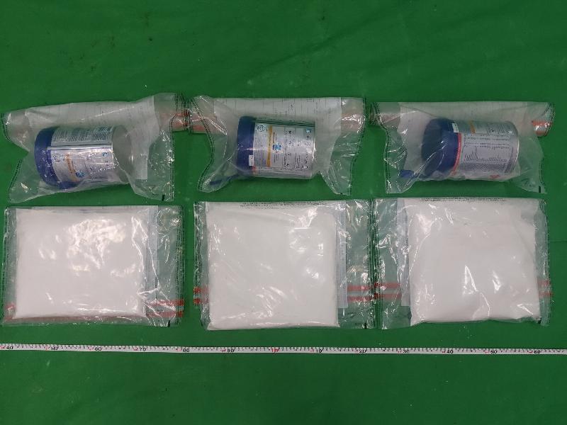 Hong Kong Customs yesterday (December 30) seized about 3 kilograms of suspected cocaine with an estimated market value of about $3.1 million at Hong Kong International Airport.