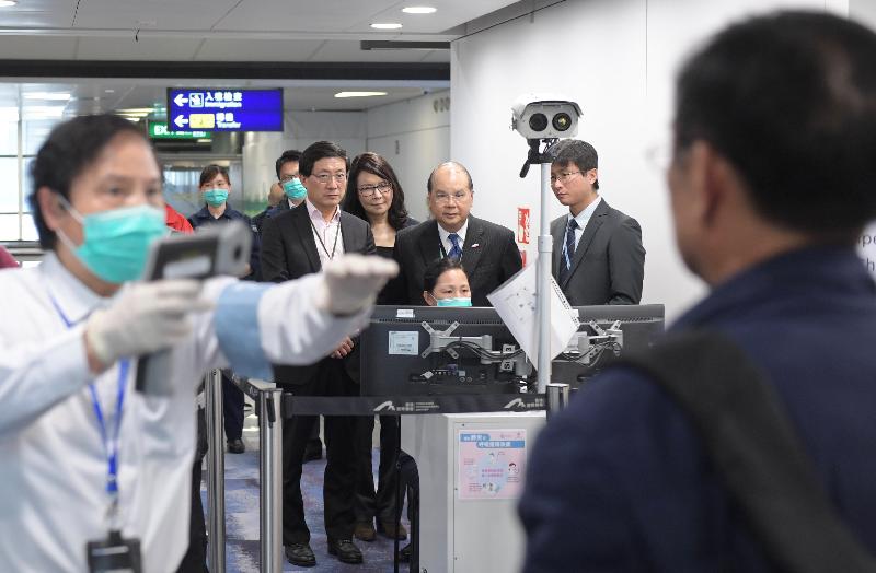 The Chief Secretary for Administration, Mr Matthew Cheung Kin-chung, today (January 8) visited Hong Kong International Airport to inspect the prevention and control measures adopted in response to the cluster of pneumonia cases detected in Wuhan, Hubei Province. Photo shows Mr Cheung (third row, second right), at the gate of a flight from Wuhan, accompanied by the Chief Executive Officer of the Airport Authority Hong Kong, Mr Fred Lam (third row, first left); the Chief Port Health Officer of the Centre for Health Protection (CHP) of the Department of Health, Dr Leung Yiu-hong (third row, first right); and the Executive Director, Airport Operations, of the Airport Authority Hong Kong, Mrs Vivian Cheung (third row, second left), observing officers of the Port Health Division of the CHP using thermal imaging system to check the body temperatures of the travellers concerned.