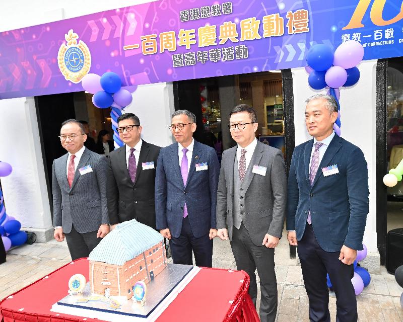 To celebrate the 100th anniversary of the establishment of the Correctional Services Department (CSD), a "Kick-off Ceremony of Celebration Events cum Carnival for 100th Anniversary of CSD" was held at Tai Kwun, Central today (January 12). Photo shows (from left) the Director of Immigration, Mr Erick Tsang; the Commissioner of Police, Mr Tang Ping-keung; the Commissioner of Correctional Services, Mr Woo Ying-ming; the Commissioner of Customs and Excise, Mr Hermes Tang Yi-hoi; and the Director of Fire Services, Mr Li Kin-yat, taking photo together.