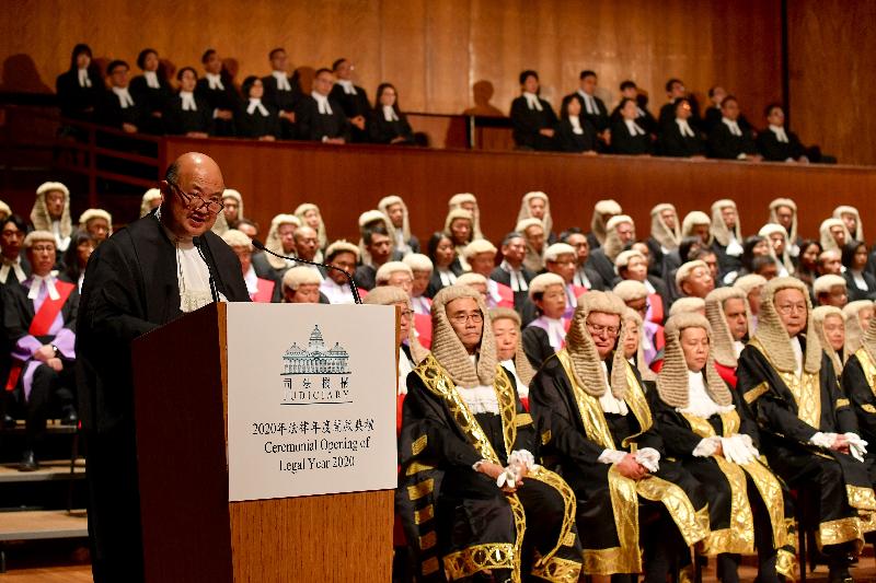 The Chief Justice of the Court of Final Appeal, Mr Geoffrey Ma Tao-li, addresses around 1 000 attendees, including judges, judicial officers and members of the legal profession, at the Concert Hall of Hong Kong City Hall today (January 13).