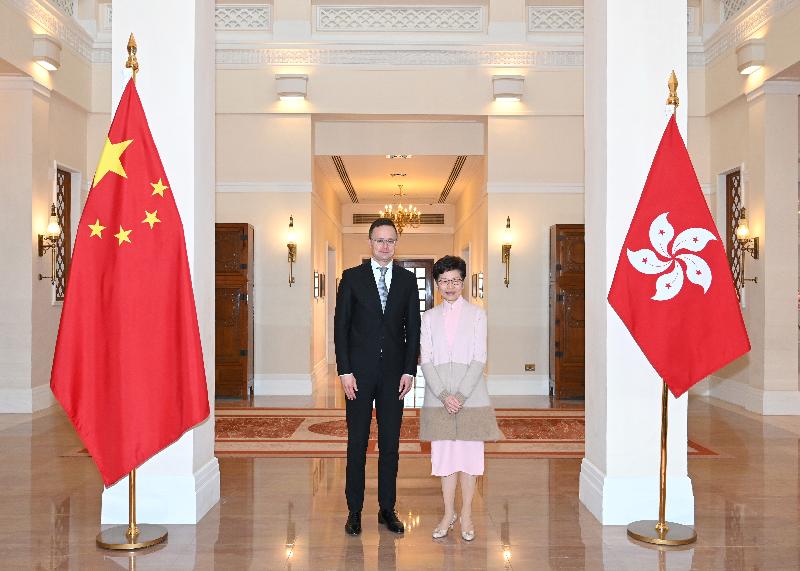 The Chief Executive, Mrs Carrie Lam (right), meets the Minister of Foreign Affairs and Trade of Hungary, Mr Péter Szijjártó (left), at Government House at noon today (January 13).