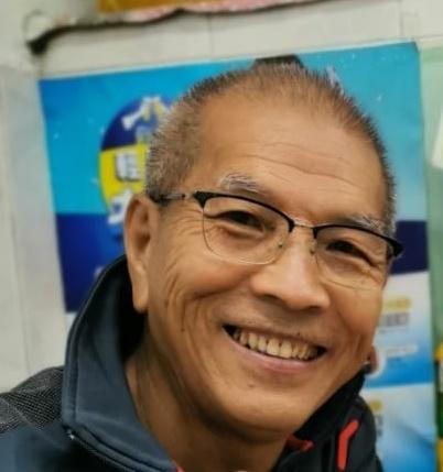 Chiu Kwai-chi, aged 74, is about 1.7 metres tall, 68 kilograms in weight and of medium build. He has a long face with yellow complexion and short white hair. He was last seen wearing a black camouflage jacket, black trousers and blue sports shoes, carrying a camouflage backpack, a camouflage waist bag and a long green umbrella.