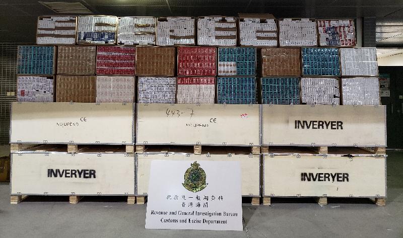 Hong Kong Customs will step up enforcement against cross-boundary illicit cigarette activities before the coming Lunar New Year holiday. About 1 million suspected illicit cigarettes as well as about 17 litres of suspected duty-not-paid liquor with an estimated market value of about $2.9 million and a duty potential of about $2 million were seized at Shenzhen Bay Control Point yesterday (January 14). Photo shows the suspected illicit cigarettes seized.