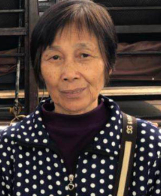 Ng Ching-han, aged 74, is about 1.52 metres tall, 41 kilograms in weight and of thin build. She has a pointed face with yellow complexion and short black hair. She was last seen wearing a white long-sleeved shirt, a purple jacket, black trousers, black shoes and carrying a red bag.