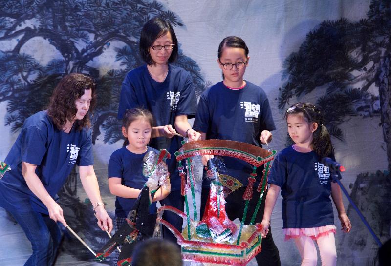 The Tao Arts Wan Chai - Community Arts Scheme will present its final performances of "The Winter Melon Tale" on February 15 and 16 at the Sai Wan Ho Civic Centre Theatre. The young performers, including the participants of the Workshops on Shadow Puppet-making and Puppetry for Youth, will showcase their achievements in the Scheme.