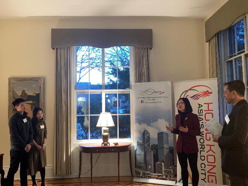 Speaking at a welcome reception in New Haven today (January 21, New Haven time), the Director of the Hong Kong Economic and Trade Office in New York, Ms Joanne Chu (second right), wishes the Hong Kong arts activators a rewarding experience.


