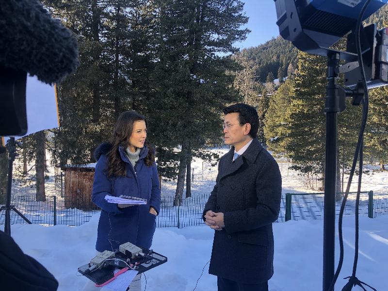 The Secretary for Commerce and Economic Development, Mr Edward Yau (right), gave interview to an international media organisation to address its questions on Hong Kong's latest developments in Davos, Switzerland yesterday (January 22, Davos time).

