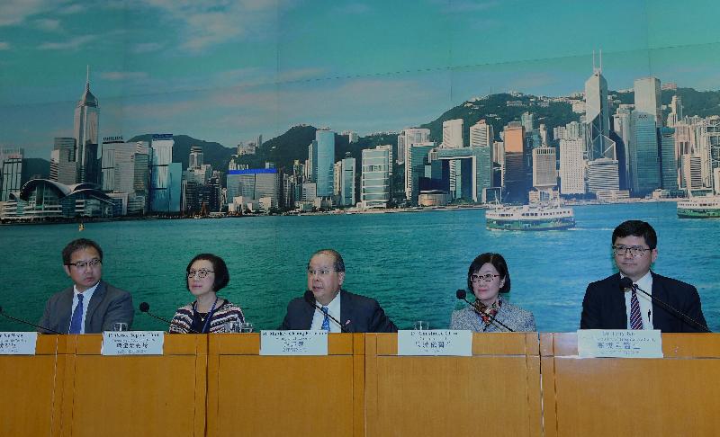 The Acting Chief Executive, Mr Matthew Cheung Kin-chung (centre), holds an inter-departmental press conference with the Secretary for Food and Health, Professor Sophia Chan (second left); the Director of Health, Dr Constance Chan (second right); the Commissioner for Tourism, Mr Joe Wong (first left); and the Chief Executive of the Hospital Authority, Dr Tony Ko (first right), this evening (January 23) at the Central Government Offices, Tamar.