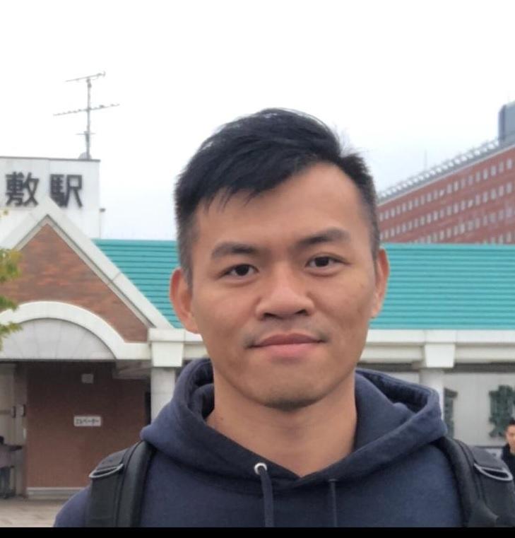 Li Ho-wa, aged 41, is about 1.8 metres tall, 63 kilograms in weight and of normal build. He has a pointed face with yellow complexion and short black hair. He was last seen wearing a blue long-sleeved T-shirt, black shorts and black and red shoes.