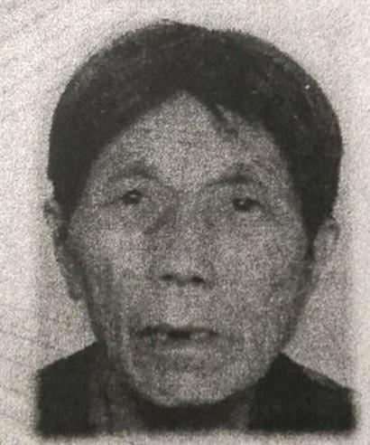 Hu Dingxiu, aged 76, is about 1.58 metres tall, 41 kilograms in weight and of thin build. She has a round face with yellow complexion and short black and white hair. She was last seen wearing a dark green shirt with checkered pattern, dark blue trousers and brown shoes.