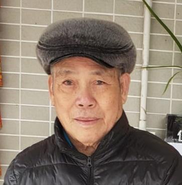Lam Ying-man, aged 78, is about 1.7 metres tall, 77 kilograms in weight and of medium build. He has a pointed face with yellow complexion and short grey hair. He was last seen wearing a dark grey flat cap, a black long-sleeved jacket, dark trousers and white slippers.