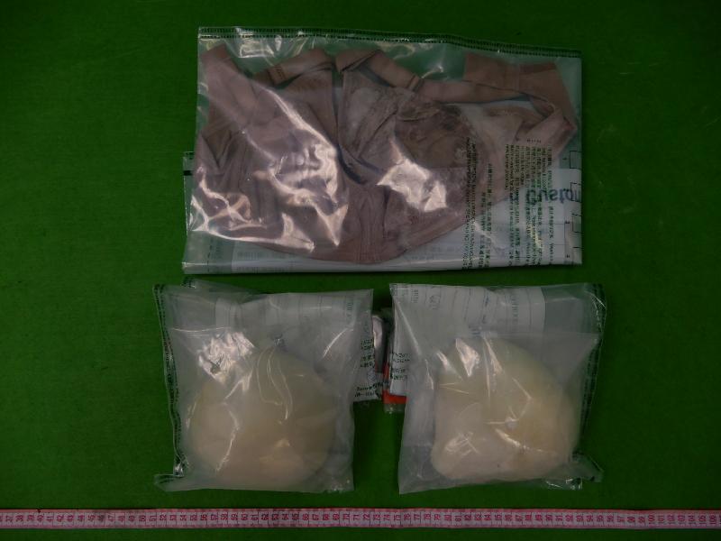 Hong Kong Customs detected three cases of drug trafficking by passengers yesterday (February 8) and today (February 9) at Hong Kong International Airport. About six kilograms of suspected methamphetamine and about four kilograms of suspected cocaine with an estimated market value of about $8.9 million were seized in total. Photo shows some of the suspected cocaine seized.