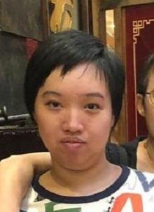 Chan Cheuk-ting Jessica, aged 25, is about 1.5 metres tall, 61 kilograms in weight and of fat build. She has a round face with yellow complexion and short black hair. She was last seen wearing a, face mask, a purple jacket, black trousers, black sports shoes and carrying a blue backpack and a white handbag.