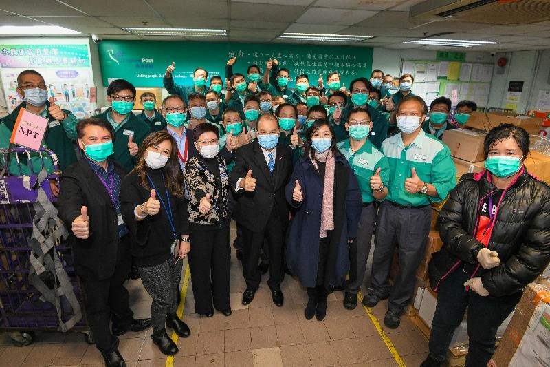 The Chief Secretary for Administration, Mr Matthew Cheung Kin-chung, today (February 17) visited Hongkong Post. Mr Cheung (front row, fourth left) is pictured with the Postmaster General, Miss Cathy Chu (front row, fourth right); the Deputy Postmaster General, Ms Teresa Au (front row, third left); and Hongkong Post staff.