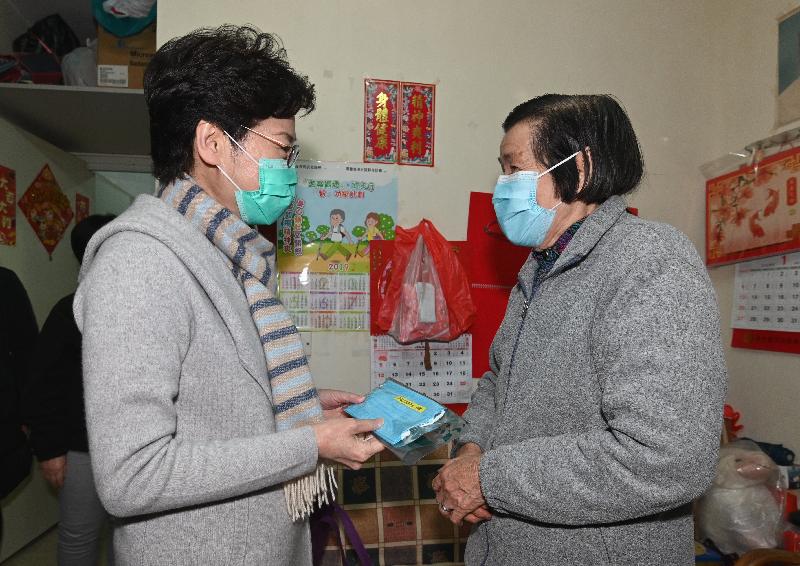 The Chief Executive, Mrs Carrie Lam (left), visits Tak Tin Estate at Lam Tin this evening (February 17) to distribute surgical masks, food, health information leaflets and other supplies to single elderly persons, extending her warm regards to them.