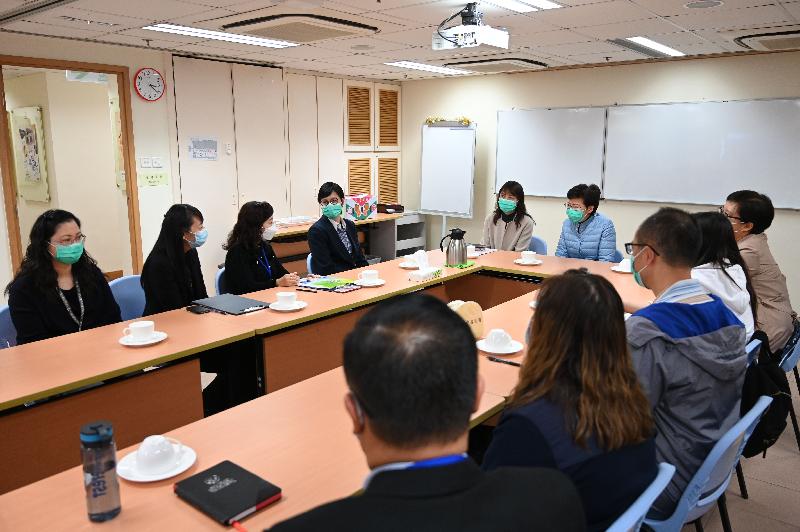 The Chief Executive, Mrs Carrie Lam, visited the Social Welfare Department's Integrated Family Service Centre in To Kwa Wan this afternoon (February 21) to express her gratitude to staff members for their tireless efforts in providing assistance to people under quarantine. Photo shows Mrs Lam (sixth left) receiving a briefing about how colleagues help people under quarantine who are unable to resolve daily needs on their own, for example, elderly people who live alone, by delivering daily necessities and providing other support to them. 