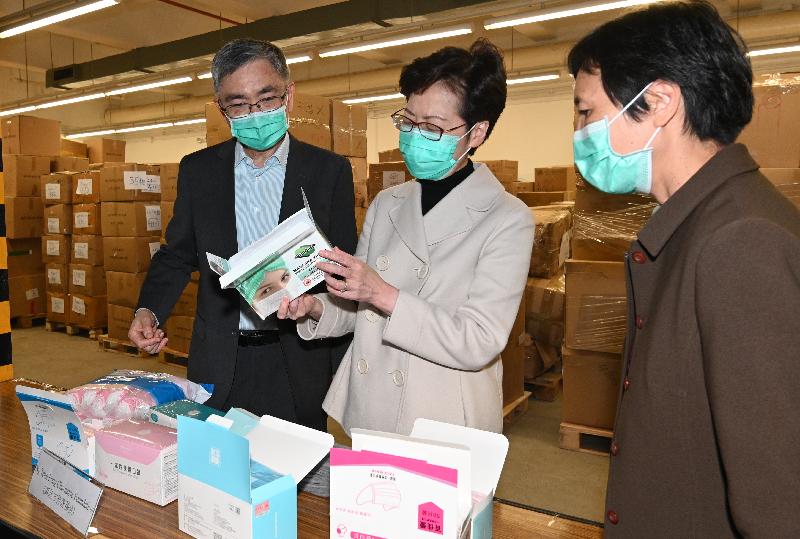 The Chief Executive, Mrs Carrie Lam, visited the Government Logistics Department's (GLD) Government Logistics Centre in Chai Wan this afternoon (February 25), expressing her gratitude to personnel of the GLD for their hard work in procuring surgical masks and their participation in various anti-epidemic work. She also learned about the department's arrangement to distribute the donated surgical masks received by the Hong Kong Special Administrative Region Government from various sectors to non-governmental organisations. Photos shows Mrs Lam (centre), the Secretary for Financial Services and the Treasury, Mr James Lau (left) and the Director of Government Logistics, Miss Mary Chow (right) viewing the surgical masks donated to the Government by various sectors.