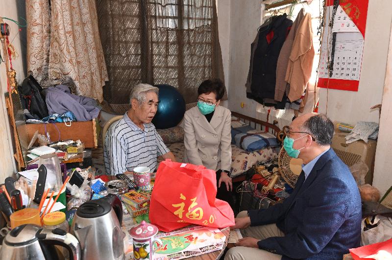 The Chief Executive, Mrs Carrie Lam (centre) and the Secretary for Transport and Housing, Mr Frank Chan Fan (right) visit Sham Shui Po this afternoon (February 25) to distribute anti-epidemic packs including surgical masks to elderly persons living in subdivided flats.
