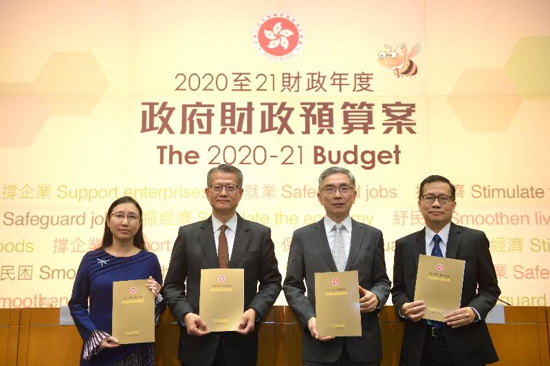 The Financial Secretary, Mr Paul Chan (second left), holds a press conference this afternoon (February 26) at the Central Government Offices in Tamar after delivering the 2020-21 Budget in the Legislative Council. Also in attendance are the Secretary for Financial Services and the Treasury, Mr James Lau (second right); the Permanent Secretary for Financial Services and the Treasury (Treasury), Ms Alice Lau (first left); and the Government Economist, Mr Andrew Au (first right).