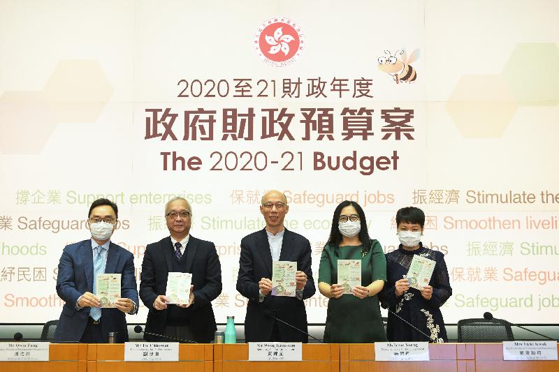 The Secretary for the Environment, Mr Wong Kam-sing (centre), leads officials of the Environment Bureau and the Environmental Protection Department to present the details of more than $10 billion in environmental projects and over $3 billion in relief measures in the 2020-21 Budget at the press conference on Budget initiatives under the Environment Bureau today (February 27).
