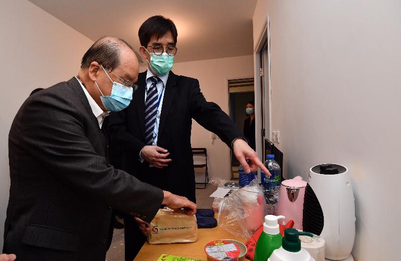 The Chief Secretary for Administration, Mr Matthew Cheung Kin-chung, today (March 2) visited the quarantine centre at Chun Yeung Estate to observe its operation and inspected the quarantine preparatory arrangements for Hong Kong residents returning to Hong Kong from Wuhan soon. Photo shows the Permanent Secretary for Food and Health (Food), Mr Philip Yung (right), introducing supplies for people undergoing quarantine to Mr Cheung (left) at Block Two of Chun Yeung Estate.