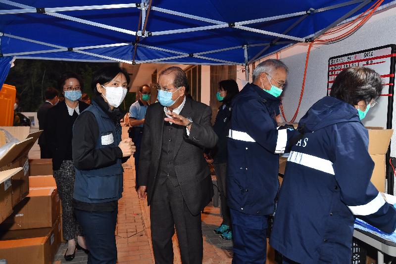 The Chief Secretary for Administration, Mr Matthew Cheung Kin-chung, today (March 2) visited the quarantine centre at Chun Yeung Estate to observe its operation and inspected the quarantine preparatory arrangements for Hong Kong residents returning to Hong Kong from Wuhan soon. Photo shows Mr Cheung (front row, second left) receiving a briefing from the Acting Staff Officer of the Civil Aid Service, Ms Carol Chung (front row, first left), on the meals arrangement for people undergoing quarantine.