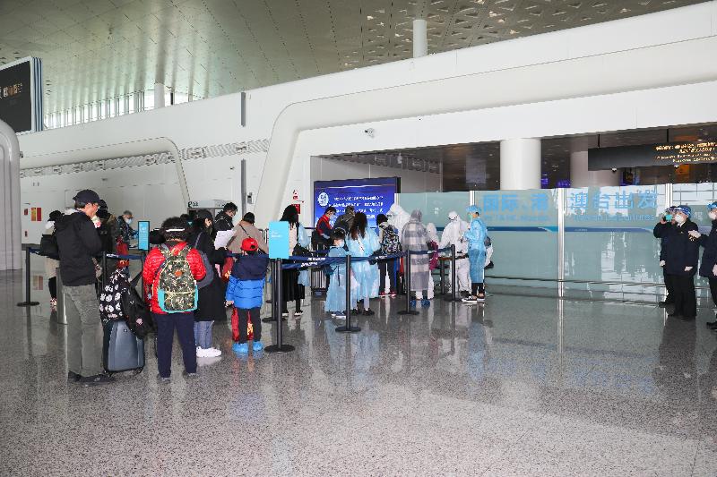 The Hong Kong Special Administrative Region Government today (March 4) sent the first batch of chartered flights to bring back Hong Kong residents stranded in Hubei Province to Hong Kong. Photo shows Hong Kong residents for the chartered flight queuing up for conducting departure procedures at the Wuhan Tianhe International Airport.