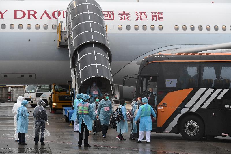 Hong Kong residents stranded in Hubei Province are safely brought back to Hong Kong by the chartered flight KA8851 arranged by the Hong Kong Special Administrative Region Government today (March 4). Photo shows them boarding a coach to depart for the quarantine facility.