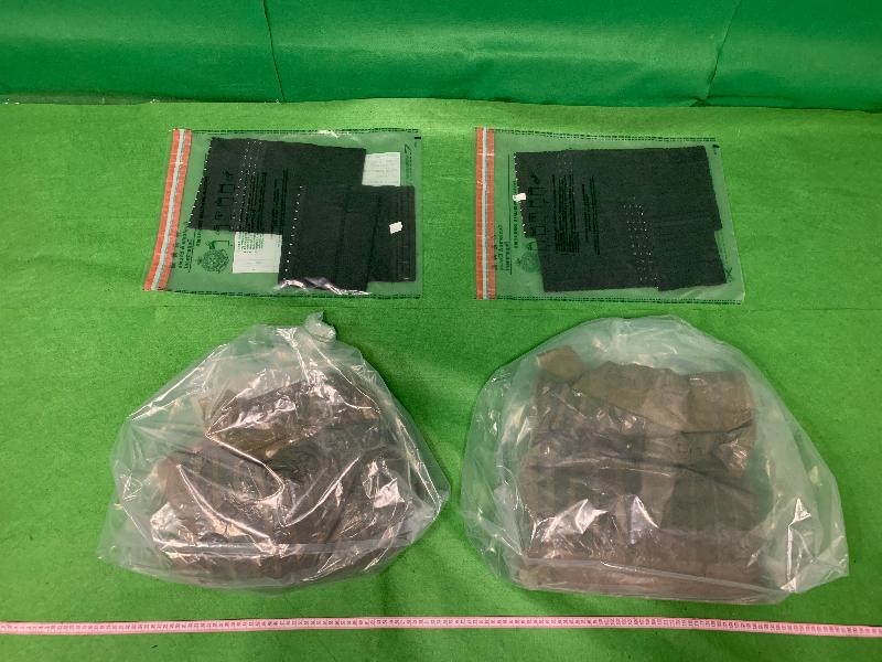 香港海关今日（三月六日）在香港国际机场检获约三点二公斤怀疑冰毒及约八点三公斤怀疑可卡因，估计市值共约一千万元。图示检获的怀疑可卡因。