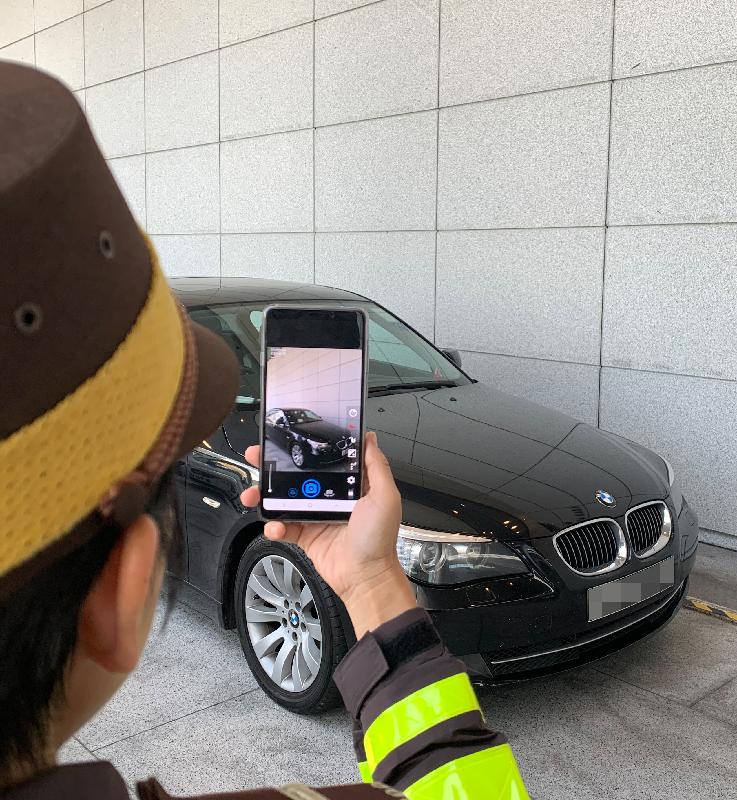 The "e-Ticketing Pilot Scheme" will be rolled out in Wan Chai, Tseung Kwan O and Sham Shui Po police districts on March 16, 2020. Photo shows an officer taking photos at scene to capture details of the offence for evidential purpose.