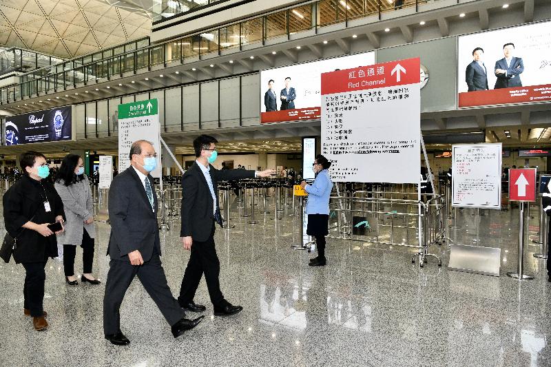 The Chief Secretary for Administration, Mr Matthew Cheung Kin-chung, today (March 13) visited Hong Kong International Airport to observe the implementation of the health declaration measure that has been extended to all inbound travellers arriving in Hong Kong. Photo shows Mr Cheung (third left), receiving a briefing from the Chief Port Health Officer of the Centre for Health Protection of the Department of Health, Dr Leung Yiu-hong (fourth left), on the operation of the arrangement.
