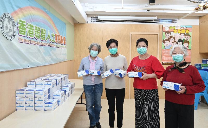The Chief Executive, Mrs Carrie Lam (second left), visited the Hong Kong Joint Council of Parents of the Mentally Handicapped in Sham Shui Po this afternoon (March 14) and gave the organisation face masks donated earlier by various sectors to the Hong Kong Special Administrative Region Government.
